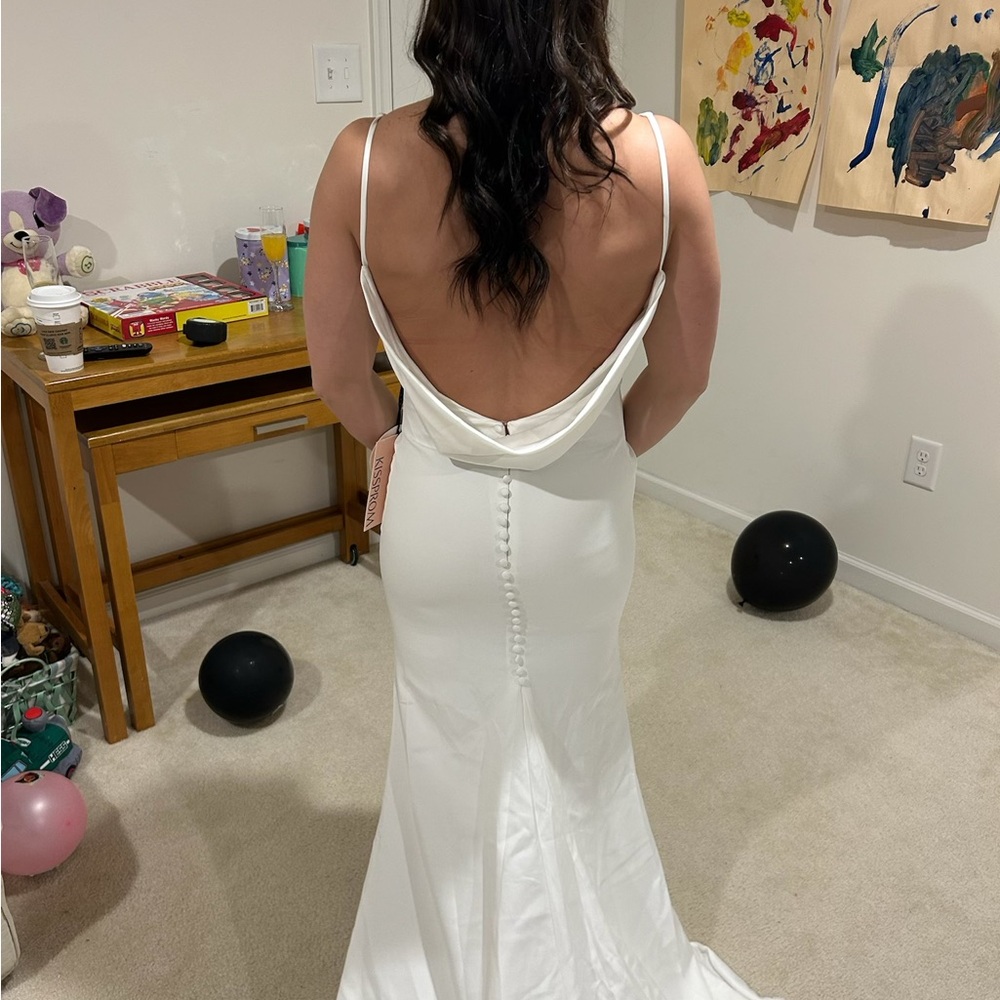 Elegant White Sleeveless Dress - Picture 7 of 7